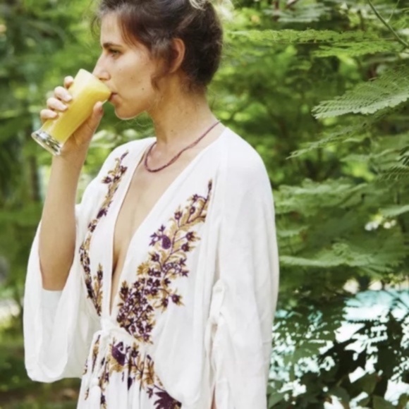 White Floral Embroidered Deep V Boho Gypsy Dress - Picture 4 of 9